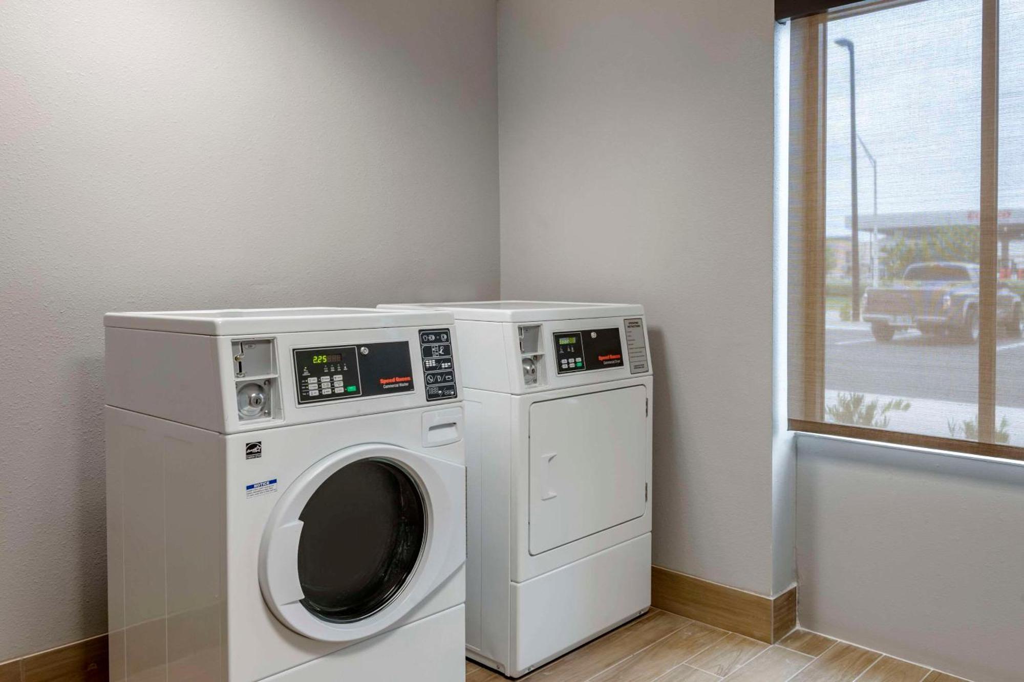 Comfort Inn & Suites Jacksonville - Orange Park Near Naval Air Station Екстериор снимка