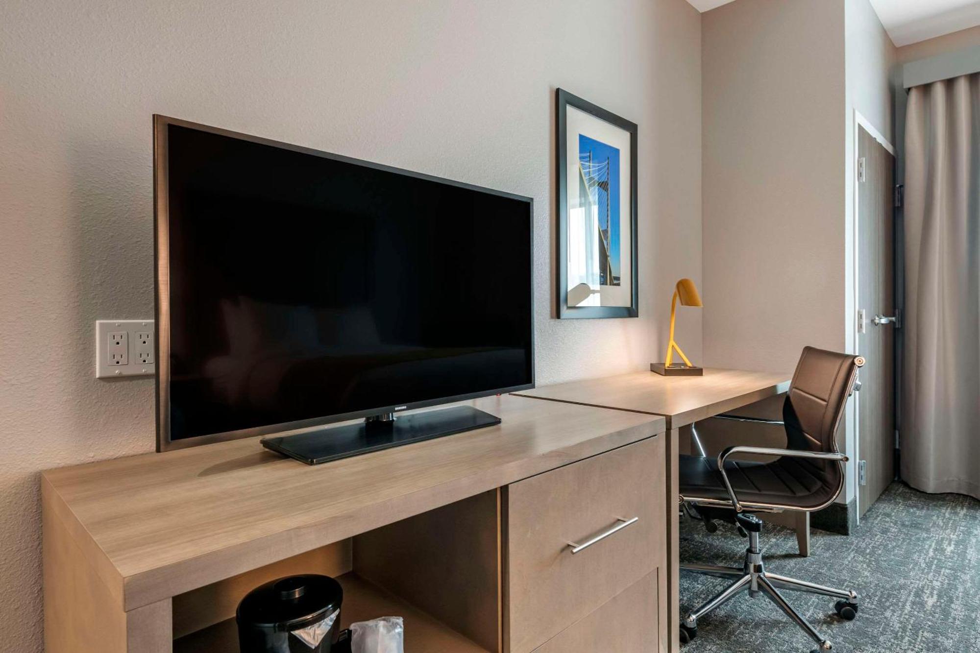 Comfort Inn & Suites Jacksonville - Orange Park Near Naval Air Station Екстериор снимка