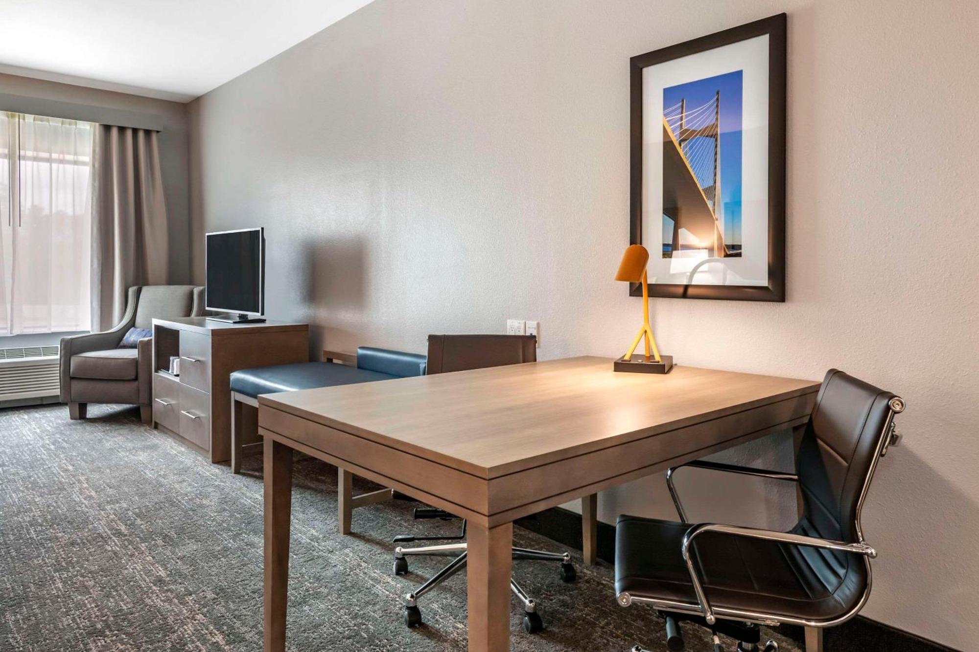 Comfort Inn & Suites Jacksonville - Orange Park Near Naval Air Station Екстериор снимка