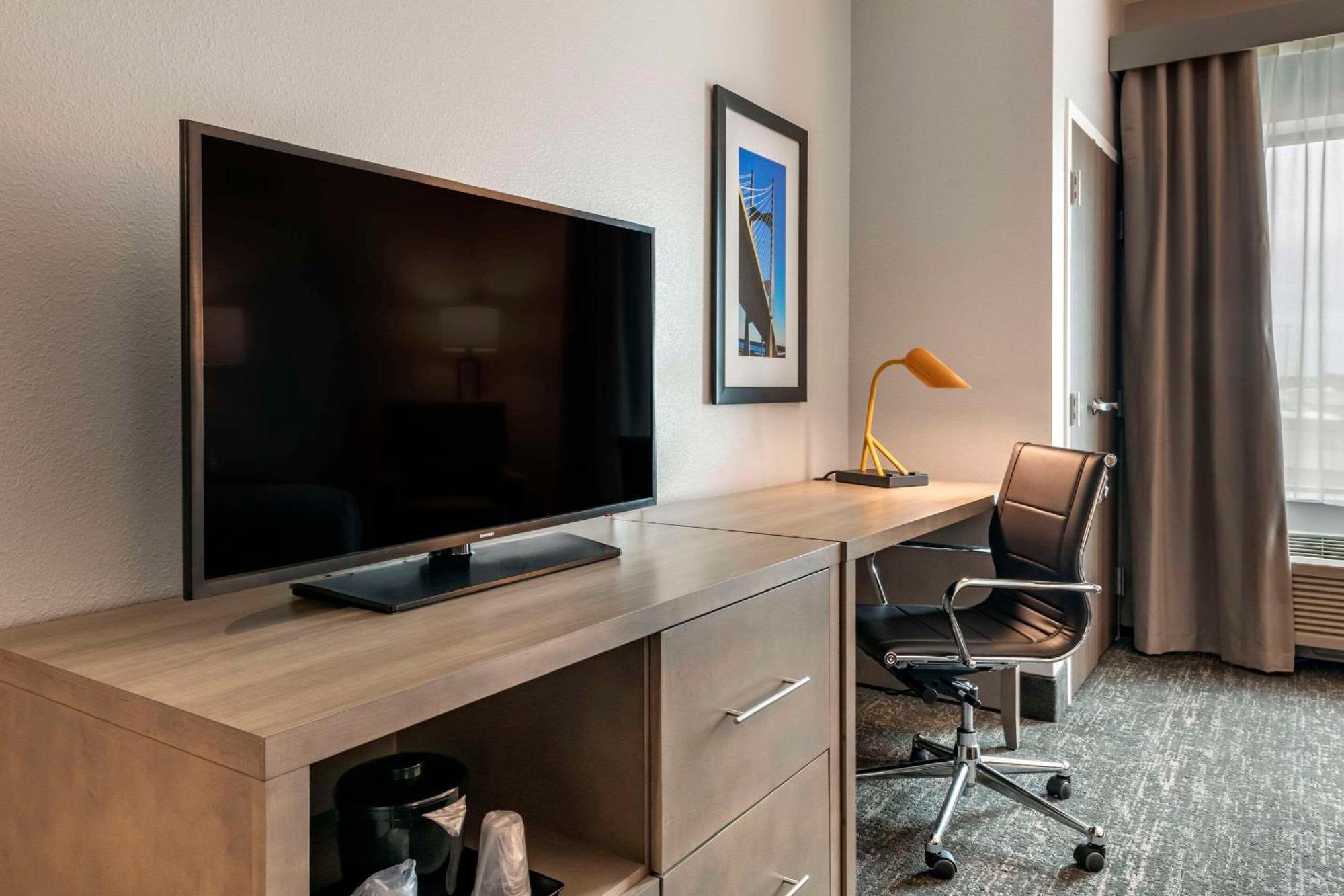 Comfort Inn & Suites Jacksonville - Orange Park Near Naval Air Station Екстериор снимка