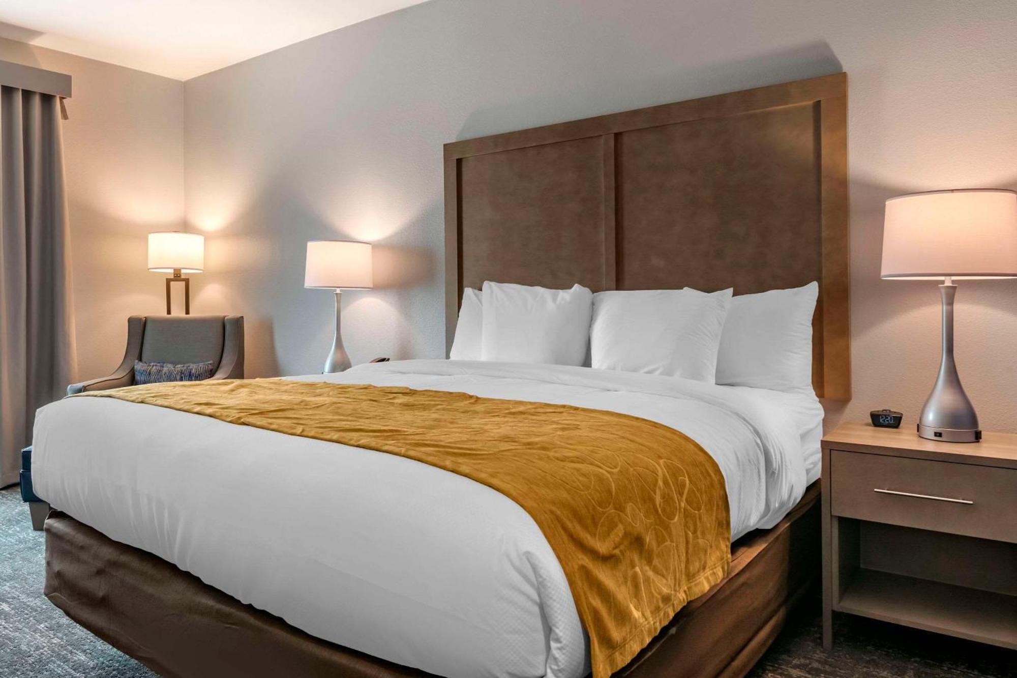 Comfort Inn & Suites Jacksonville - Orange Park Near Naval Air Station Екстериор снимка